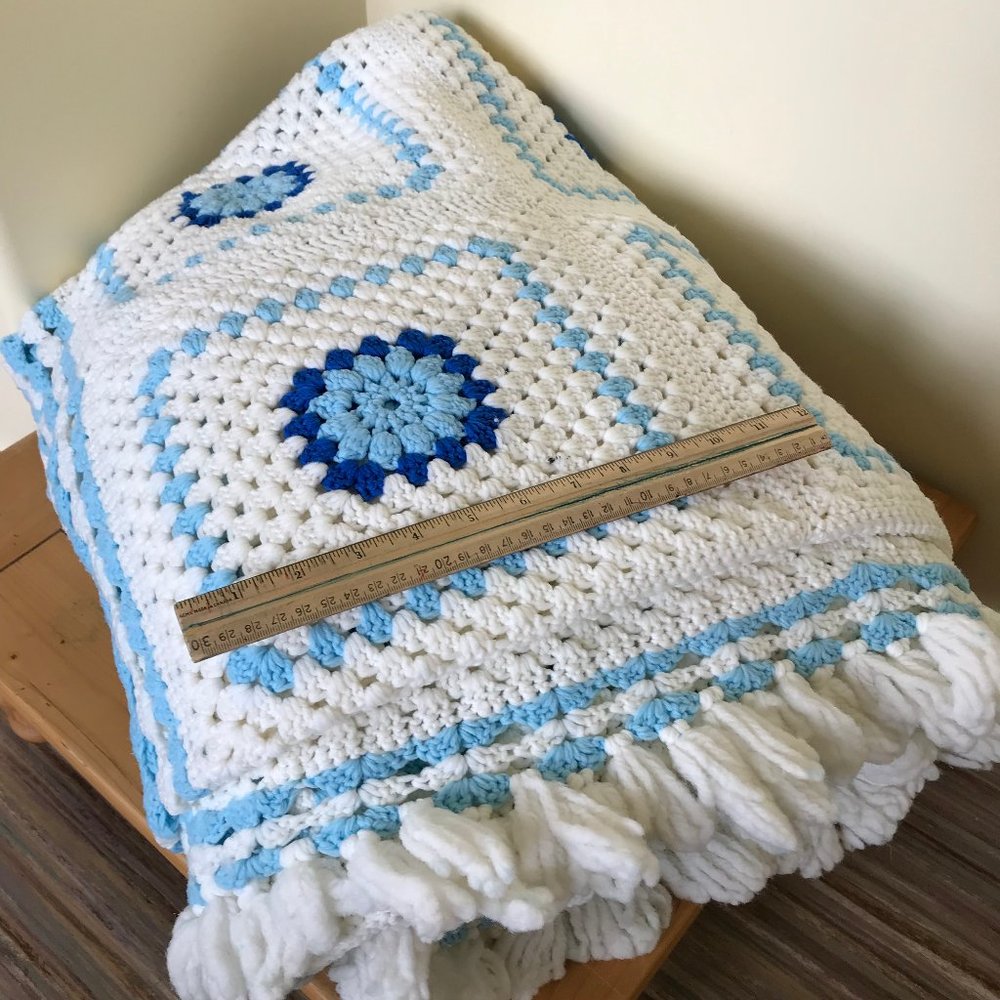 Granny Square Crochet Loveseat Sofa Chair Shape Cover Vintage Phentex Blue/White